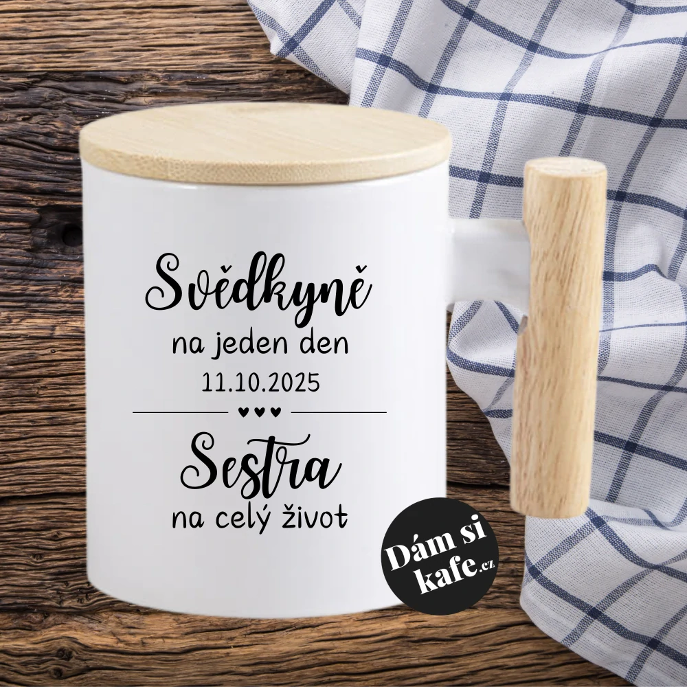 Keramický hrnek s dřevěným uchem a víčkem Svědkyně sestra