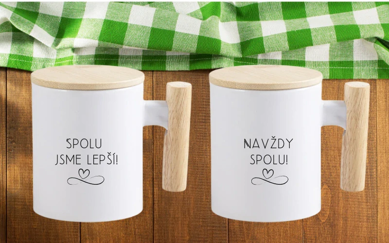 Keramický hrnek s dřevěným uchem a víčkem Sada Spolu jsme lepší & Navždy spolu