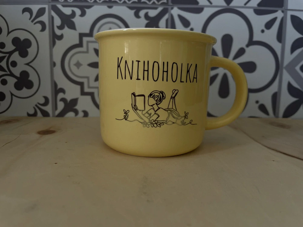 Barevný hrnek žlutý Knihoholka II. JAKOST