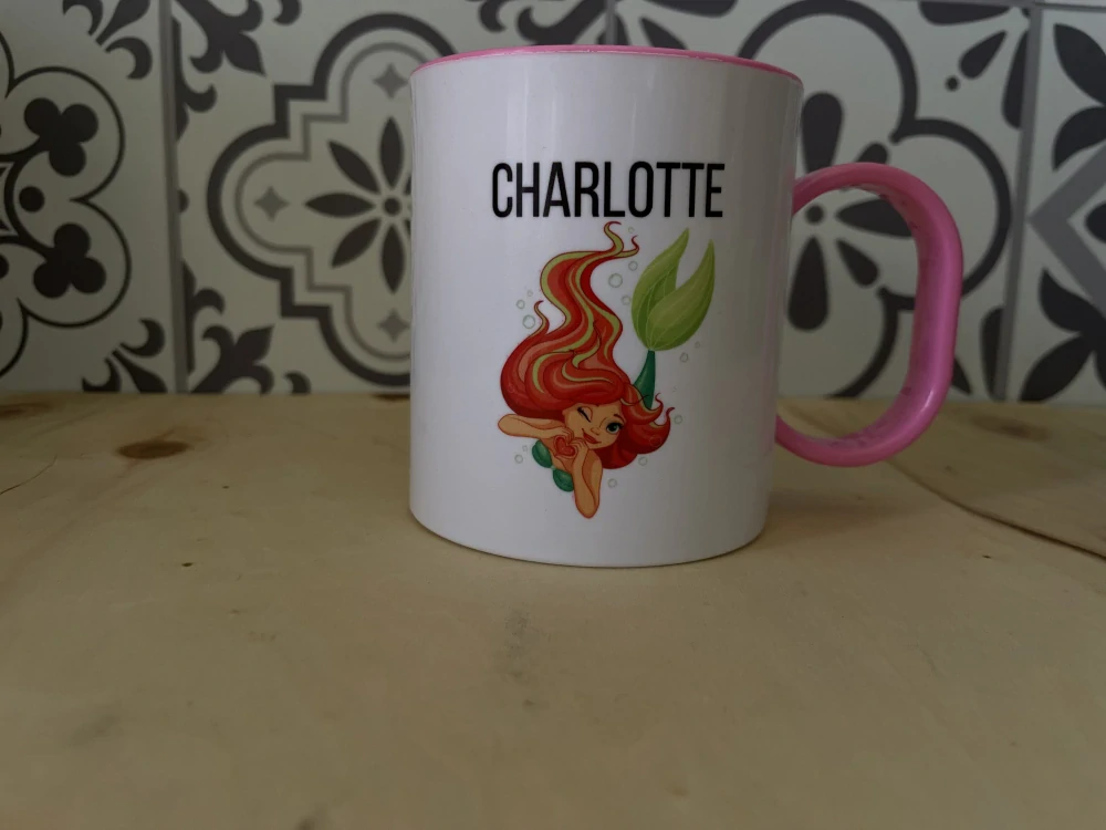 Plastový hrnek růžový s mořskou vílou a jménem Charlotte II. JAKOST