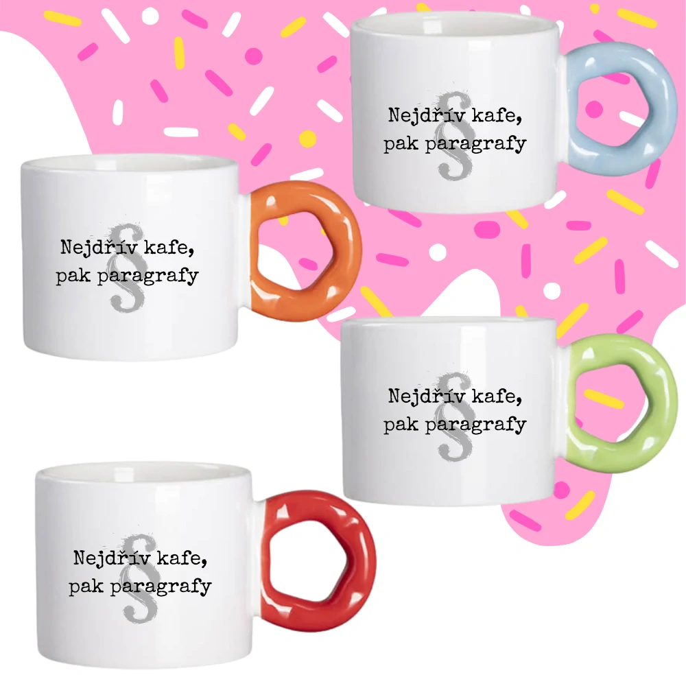 Hrnek Koblížek s koblihovým (donut) uchem Nejdřív kafe, pak paragrafy