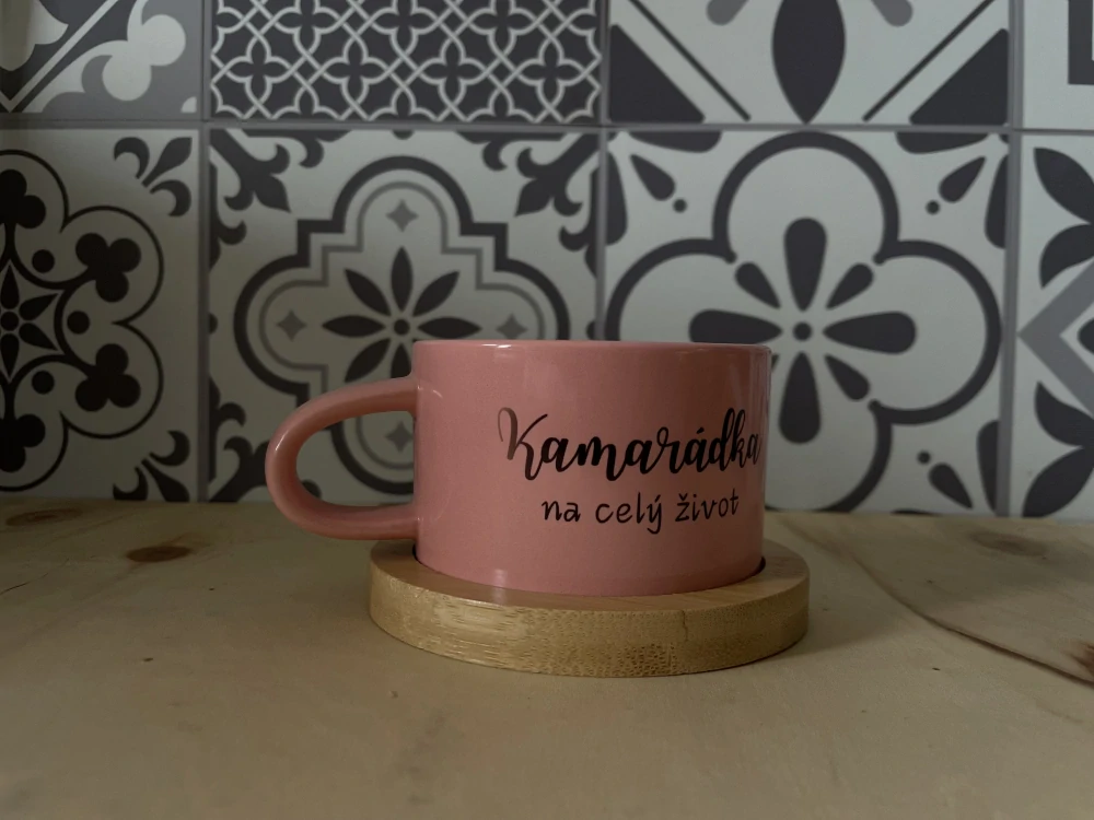 Šálek makronka RŮŽOVÁ Kamarádka svědkyně II. JAKOST