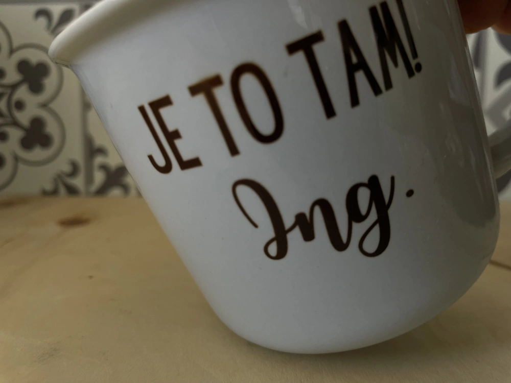 Barevný hrnek Modrý Je to tam Ing. II JAKOST