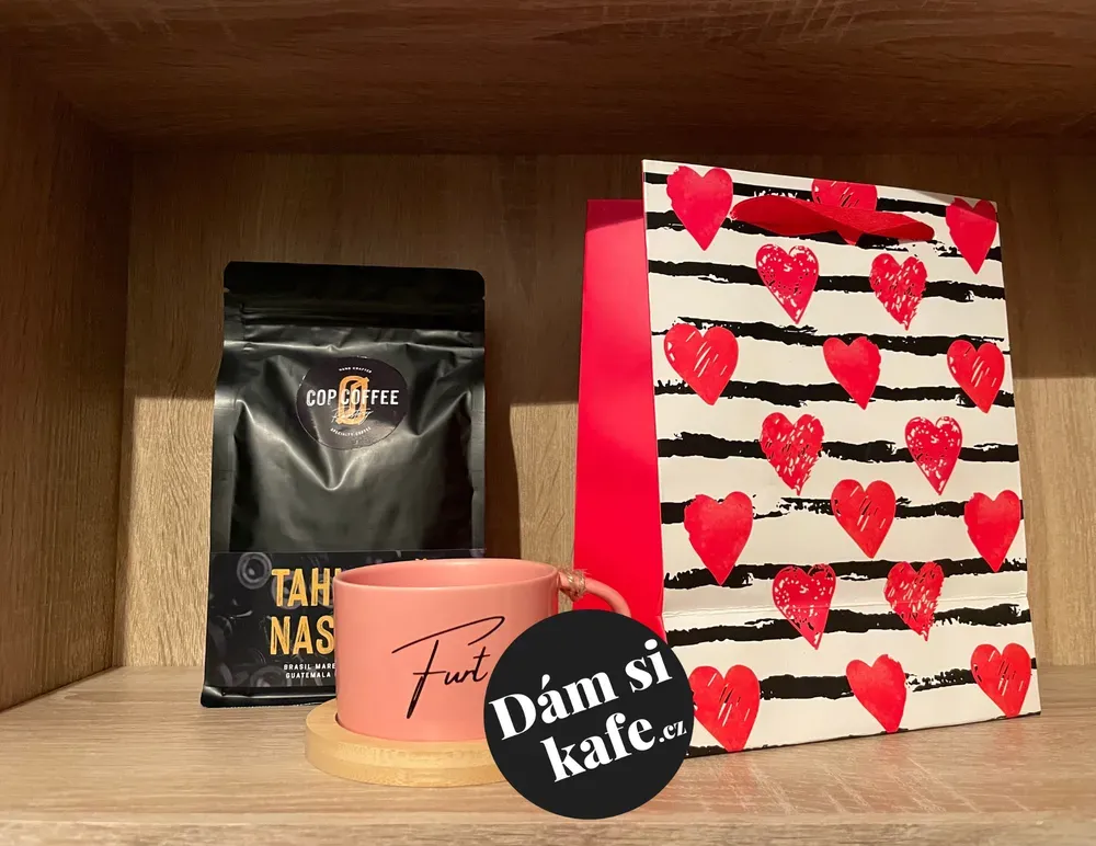 Dárková taška se srdíčky