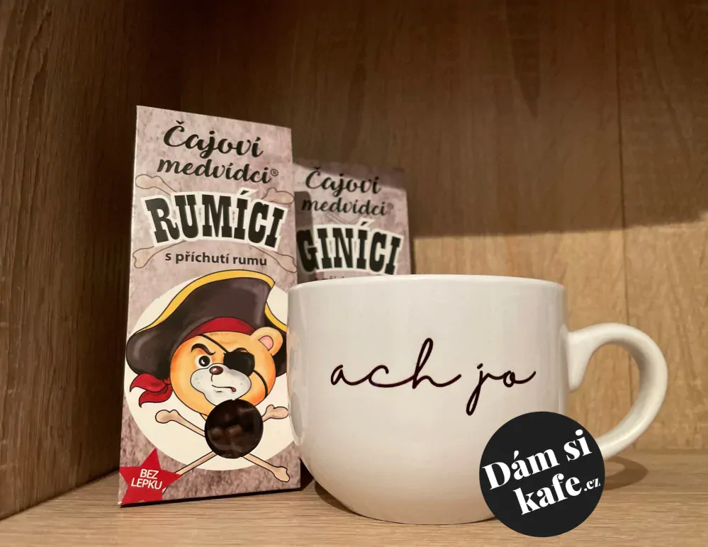 Buclatý hrnek lapač prachu