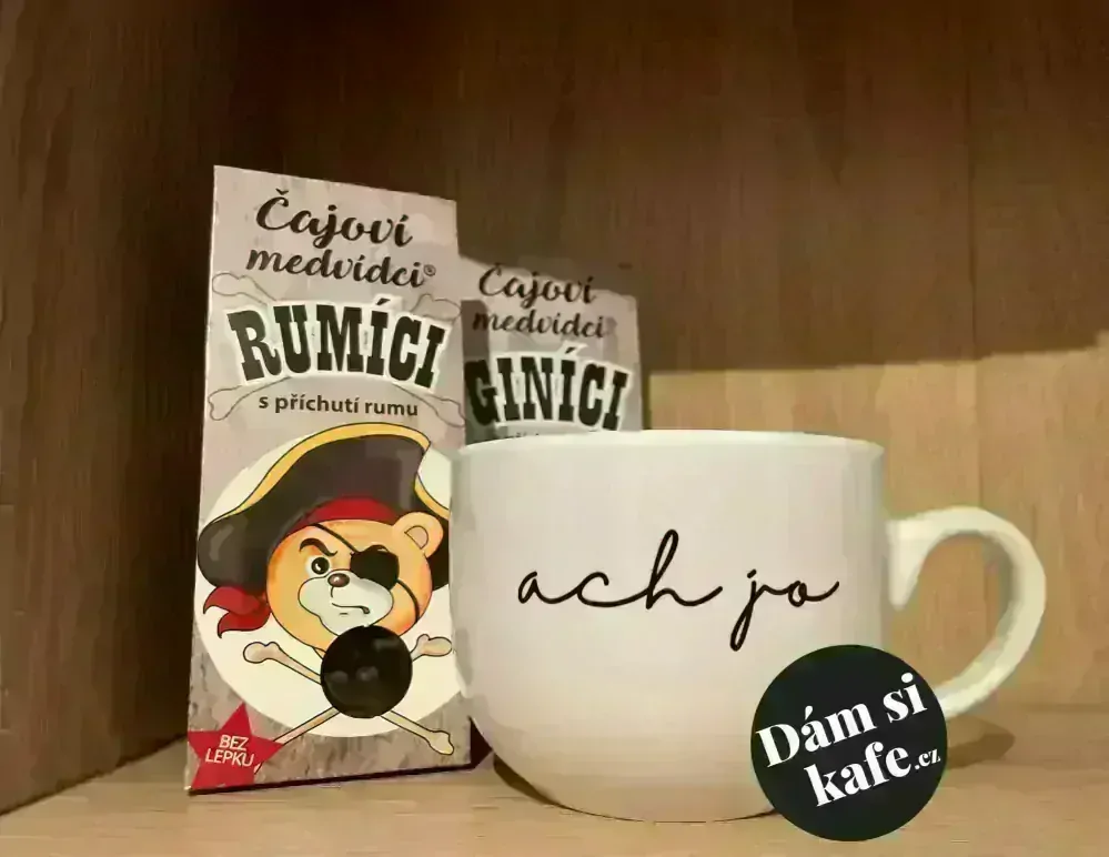 Buclatý hrnek pes