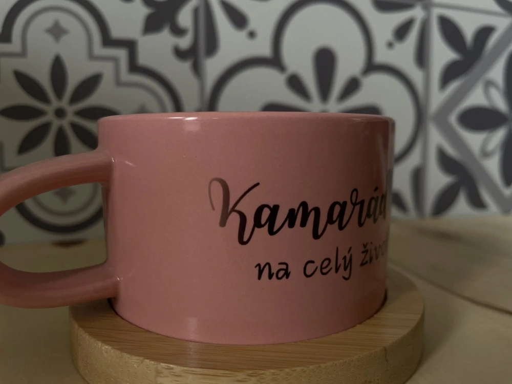 Šálek makronka RŮŽOVÁ Kamarádka svědkyně II. JAKOST