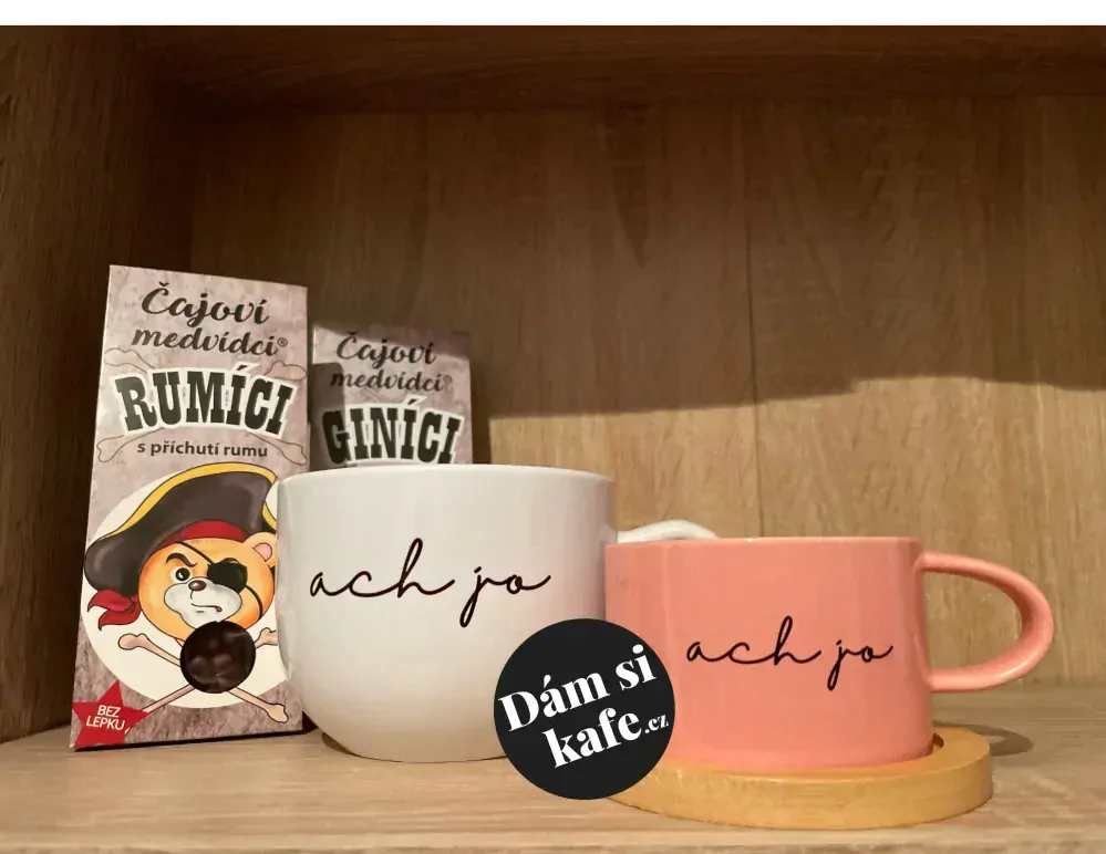 Buclatý hrnek stará vydra