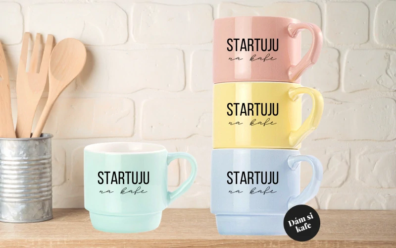 Stohovatelný hrnek Startuju na kafe