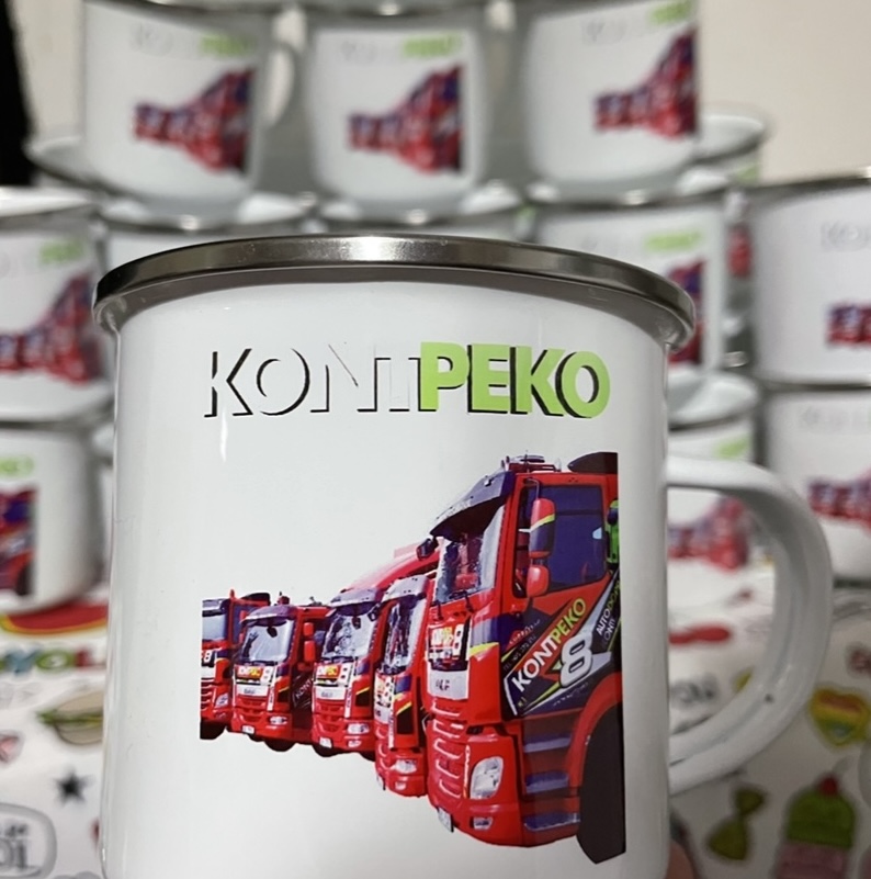 Plecháček s logem