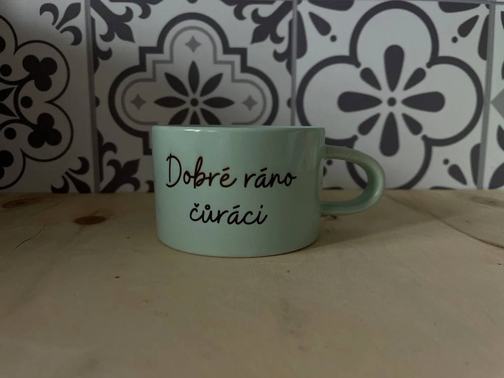 Šálek makronka zelená Dobré ráno čůráci II JAKOST