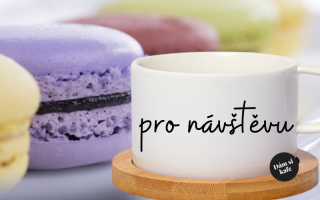 Šálek makronka pro návštěvu