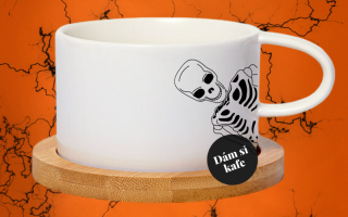 Šálek makronka halloween kostra