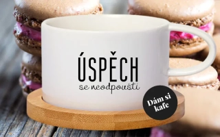Šálek makronka Úspěch se neodpouští