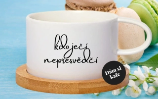 Šálek makronka Kdo ječí nepřesvědčí