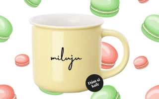 Barevný hrnek Miluju
