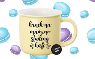 Barevný hrnek Na mámino studený kafe