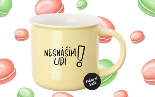 Barevný hrnek Nesnáším lidi