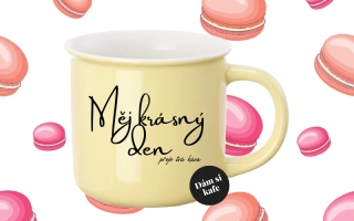 Barevný hrnek Měj krásný den