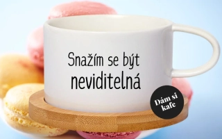 Šálek makronka Snažím se být neviditelná