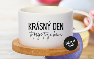 Šálek makronka Krásný den ti přeje tvoje káva