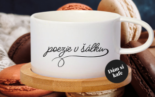 Šálek makronka Poezie v šálku