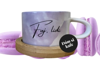 Šálek makronka fialová Fuj, lidi
