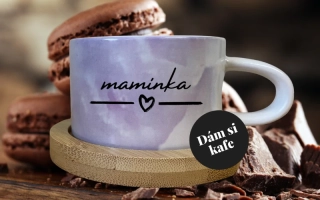 Šálek makronka fialová maminka