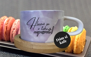 Šálek makronka fialová Hlavně se z toho neposrat!