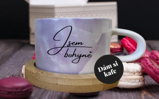 Šálek makronka fialová Jsem bohyně