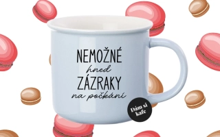 Barevný hrnek Nemožné hned zázraky na počkání