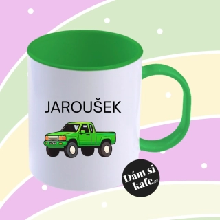 Plastový hrnek se zeleným autem
