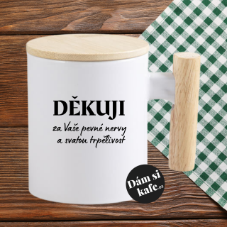 Keramický hrnek s dřevěným uchem a víčkem Děkuji za Vaše pevné nervy a svatou trpělivost
