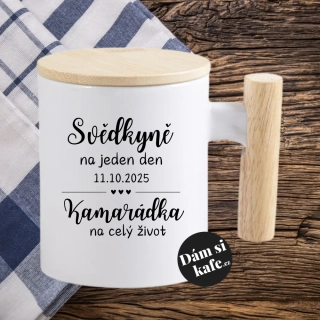 Keramický hrnek s dřevěným uchem a víčkem Svědkyně kamarádka