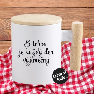Keramický hrnek s dřevěným uchem a víčkem S tebou je každý den výjimečný