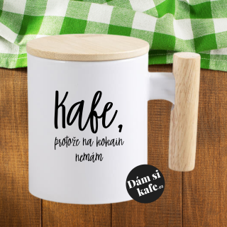 Keramický hrnek s dřevěným uchem a víčkem Kafe, protože na kokain nemám