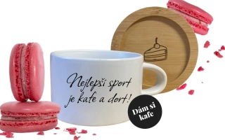 Šálek makronka Nejlepší sport je kafe a dort s gravírovaným podšálkem