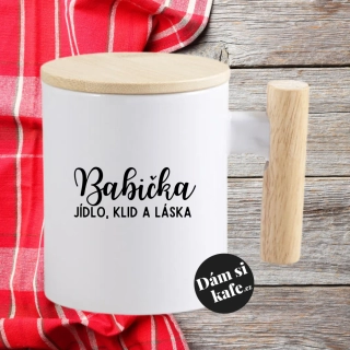 Keramický hrnek s dřevěným uchem a víčkem BABIČKA jídlo, klid a láska