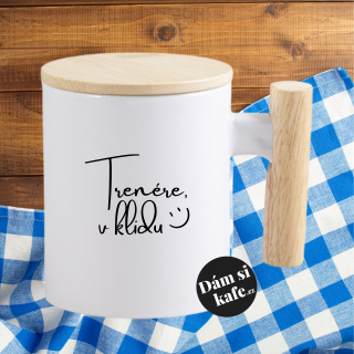 Keramický hrnek s dřevěným uchem a víčkem Trenére, v klidu