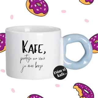 Hrnek Koblížek s koblihovým (donut) uchem Kafe, protože na víno je moc brzo
