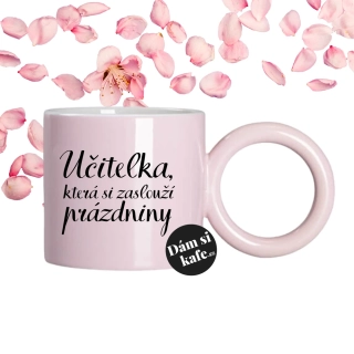 Růžový hrnek s velkým uchem Učitelka, která si zaslouží prázdniny