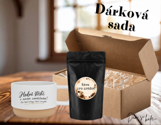 Dárková sada pro kolegyni – Keramický hrnek s béžovým dnem a ochucená zrnková káva
